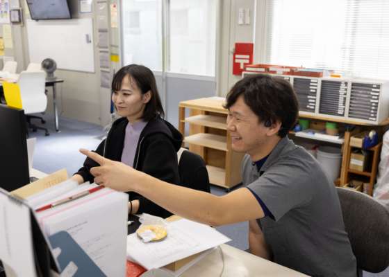 事務作業風景の写真